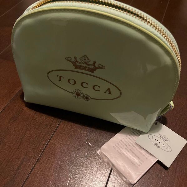 TOCCAのエナメルポーチ