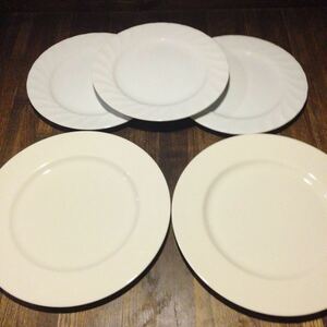 [Бесплатная доставка] Установите 5 штук на небольшую ретро -белую тарелку большие 3 кафе на одну тарелку или десерт