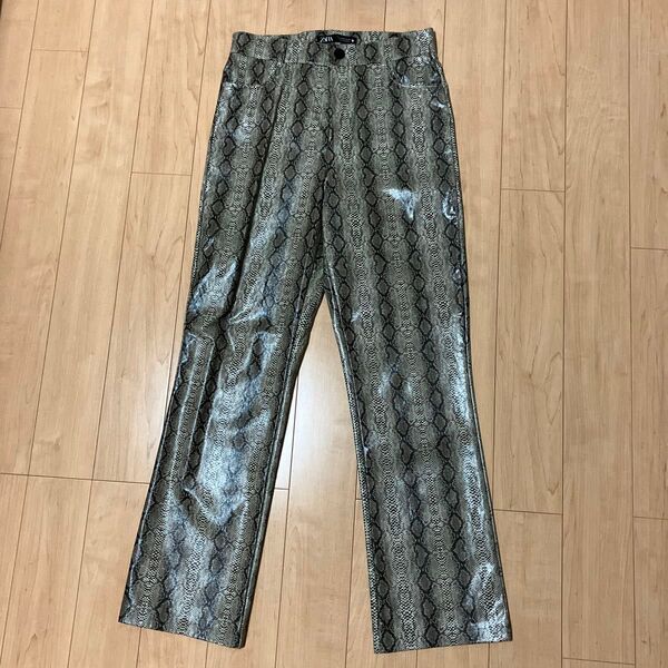 ZARA ザラ 蛇柄ZARA 蛇柄 ヘビ柄 フェイクレザーパンツ スネーク 蛇