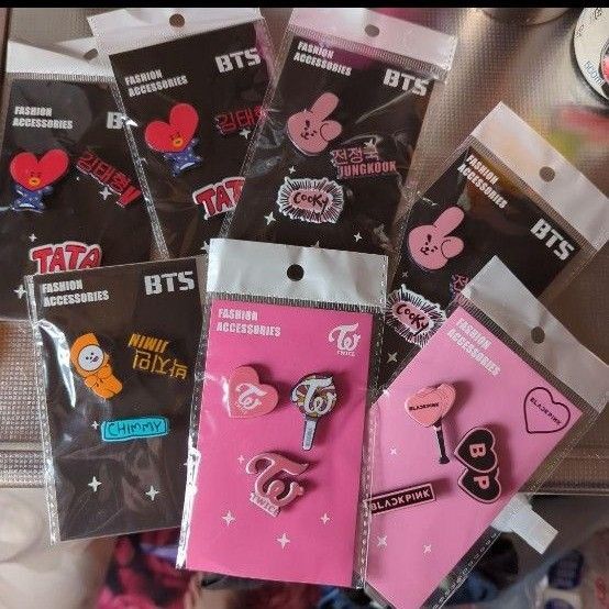 K-POP ピンバッジ