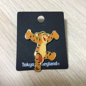  Winnie The Pooh Tiger pin badge TDL retro * beautiful goods * hard-to-find 