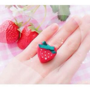 まおう様 ハンドメイドアクセサリー いちごマカロンリング いちご 指輪