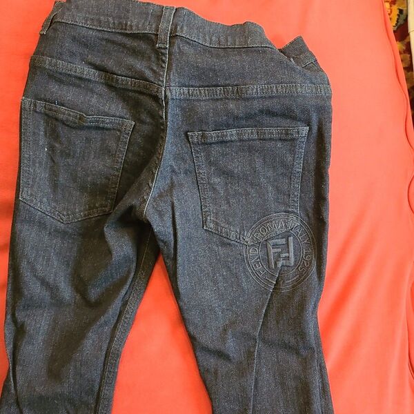 FENDIキッズ デニムパンツ サイズ10A