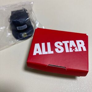 ニューエラキャップとコンバースワンスター ガチャガチャ ブラック