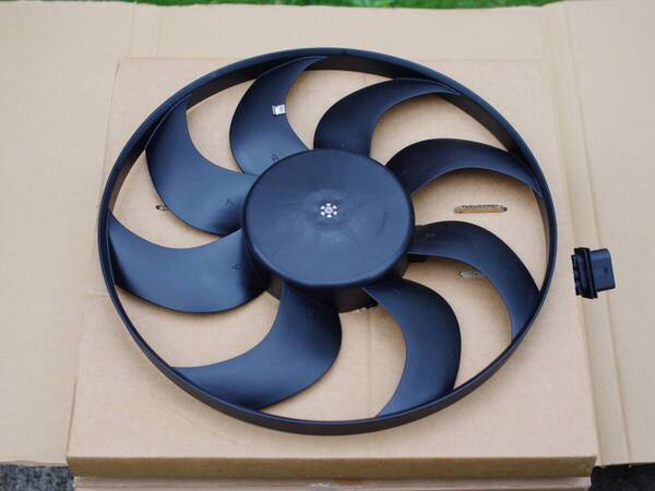 電動ラジエターファン*VW Polo(6RCGG/CBZ/CJZ)用*6R0959455C/E相当*NRF製【社外新品】