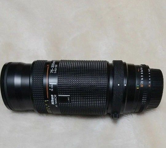 Nikon AF NIKKOR 75-300mm F4.5-5.6 三脚座付 NIKKOR