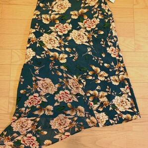アンデミュウAndemiu グリーンの花柄スカート アシンメトリー 後ろゴム 未着用 新品タグ付き