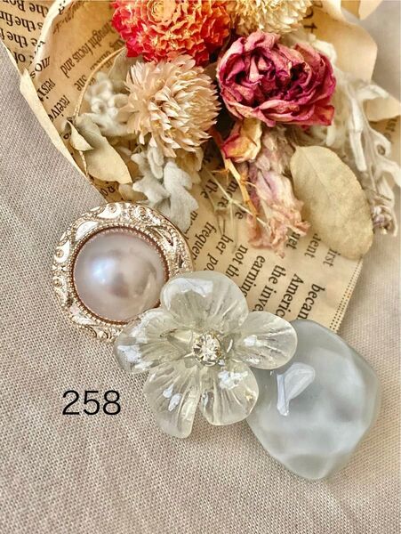 258 ミニヘアクリップ ハンドメイド ヘアアクセサリー グレー パール フラワー