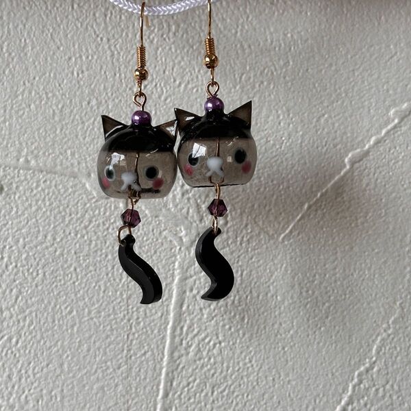 レジン 黒猫の風鈴モチーフ ピアス イヤリング