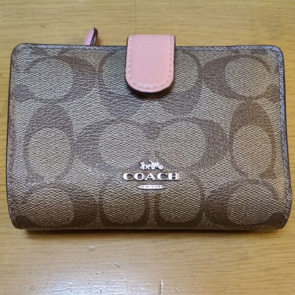 COACH ピンク× シグネチャー 二つ折り財布 コーチ