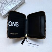 新品 コムデギャルソン HUGE LOGO ロゴ 二つ折り ジップ 財布 ウォレット SA2100HL 黒 ブラック Wallet COMME des GARCONS サイフ 送料無料_画像2