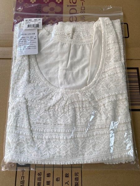 ☆再出品☆お値下げです♪前面ナイロンレース縫い付け身生地ポリエステル・レーヨン素材タンクトップ3Lサイズ高級感清潔感大オフホワイト