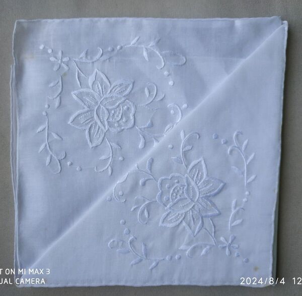 ハンド刺繍(手刺繍)入りハンカチ