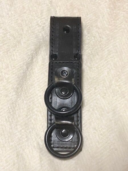ドラマ撮影用回転式警棒吊り