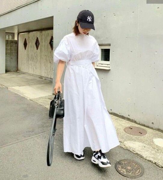 WWG 後肌見せ バックデザイン ラップ風 ボリュームスリーブワンピース 白