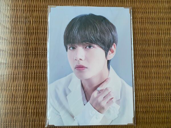 【公式グッズ ※美品】 BTS V テテ プレミアムフォト 約34×24
