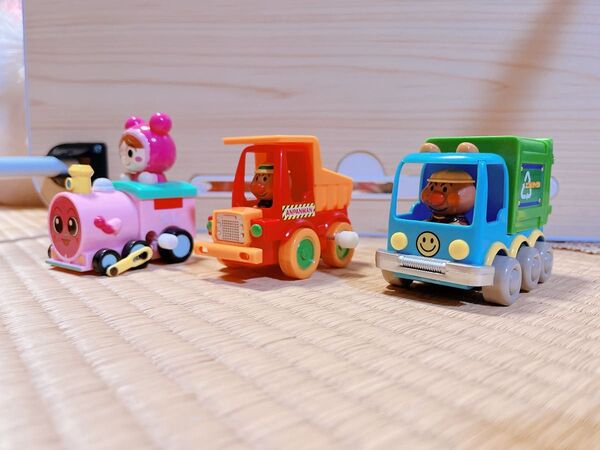 アンパンマン キョロキョロ働くカー うろチョロ工事カー ポッポちゃん ミニカー