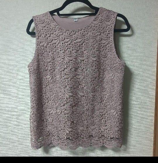 UNIQLO 総レースノースリーブタンクトップ