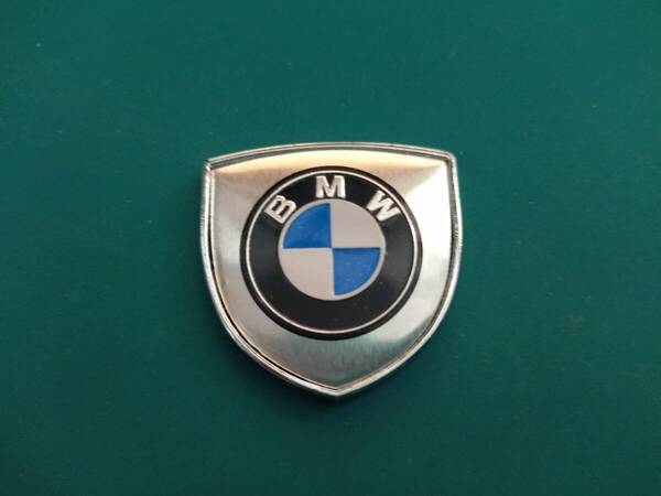 【ゆうパケット送料込】BMW ホームベース型エンブレム シルバー 縦3.9cm×横3.9cm×厚さ2.5mm