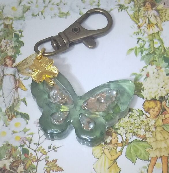 【467】ハンドメイドレジン キーホルダーシャカシャカ蝶々