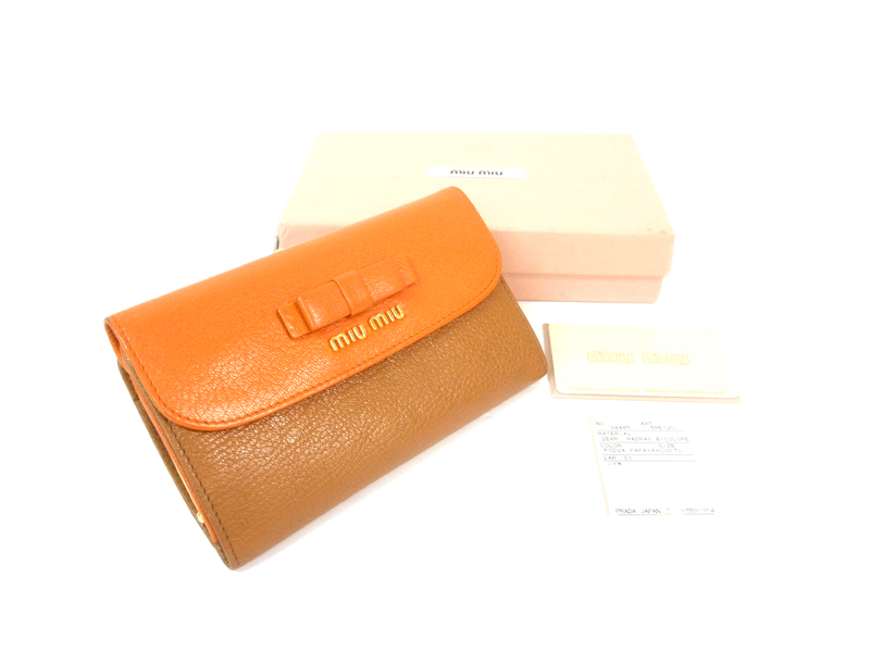 MIU MIU 二つ折り財布の値段と価格推移は?|355件の売買情報を集計 MIU MIU 二つ折り財布の値段と価格推移は?|355件の売買情報を集計