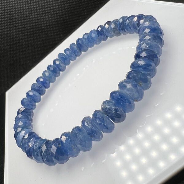 【68103】高品質 カイヤナイト 4mm*8mm ボタンカット ブレスレット 天然石
