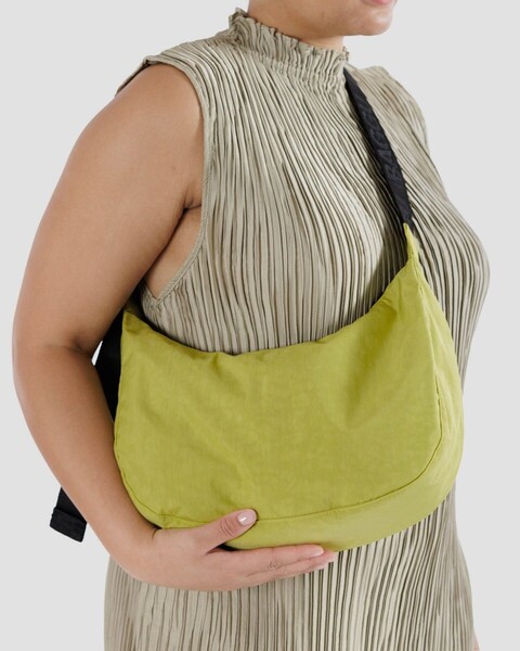BAGGU ミディアムナイロンクレッセントバッグ レモングラス ショルダーバッグ