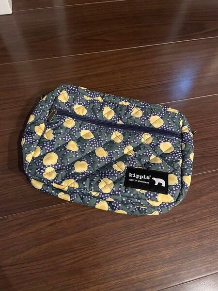 美品 kippis キッピス 化粧ポーチ 北欧 花柄 おむつポーチにも