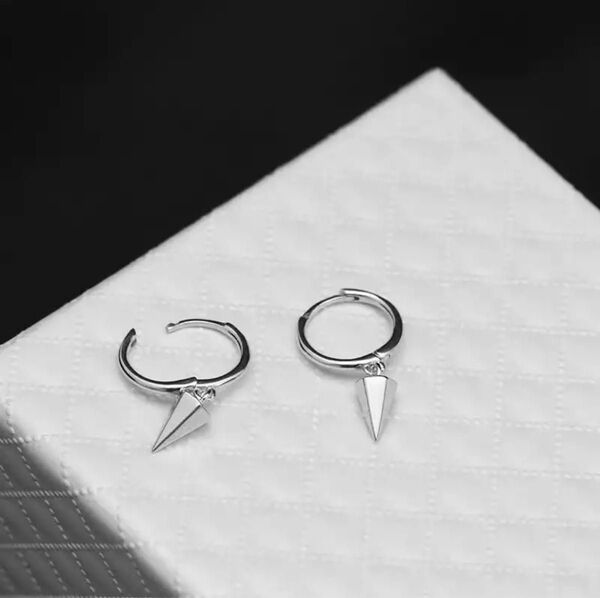 送料無料 ピアス メンズ フープピアス シルバー 925 レディース 片耳 金属アレルギー ポイント デザイン韓国 クロス