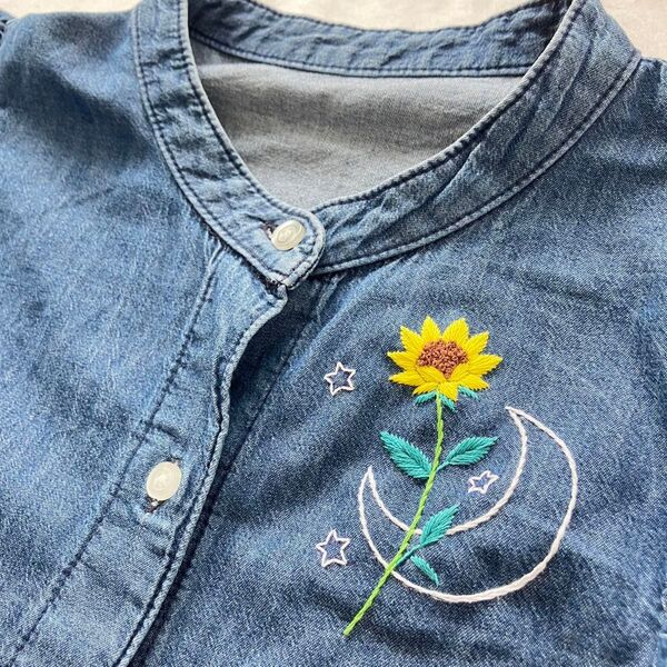 手刺繍入り 半袖シャツ 向日葵と月