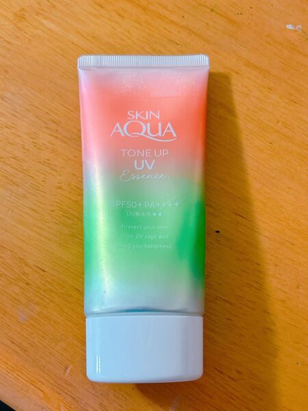 スキンアクア とーん トーンアップUVエッセンスh ローズ 日焼け止め