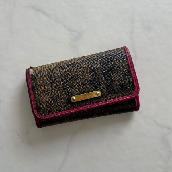 【正規店購入】FENDI ロゴ キーケース
