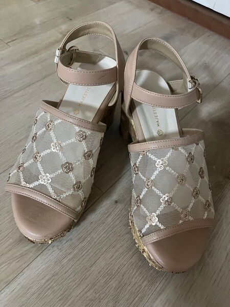 マジェスティックレゴン 花柄シースルーサンダル