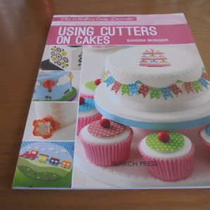 洋書Using Cutters on Cakes　カッターを使って作る可愛いデコレーションケーキ