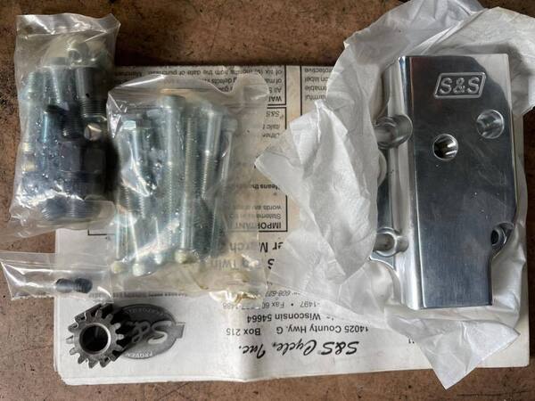 ハーレーダビッドソンビッグツイン用S&S製オイルポンプカバーのみ新品1973〜1980年までその他のボルト新品ギヤー中古品付 令和6年9月27日