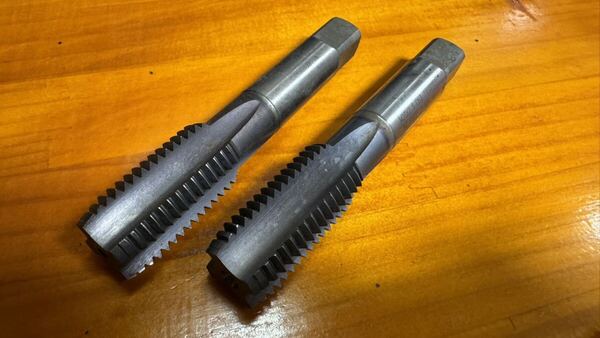 長期保管品 OSG タップ M20×2.5 OH3 1902108 HSSE Ticn m20 ピッチ2.5 2本セット ③