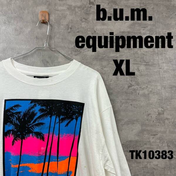 b.u.m.equipment ホワイト Tシャツ 半袖 XL メンズ コットン クルーネック ビッグプリント ビーチ サーフボード USA 海外輸入 古着 TK10383