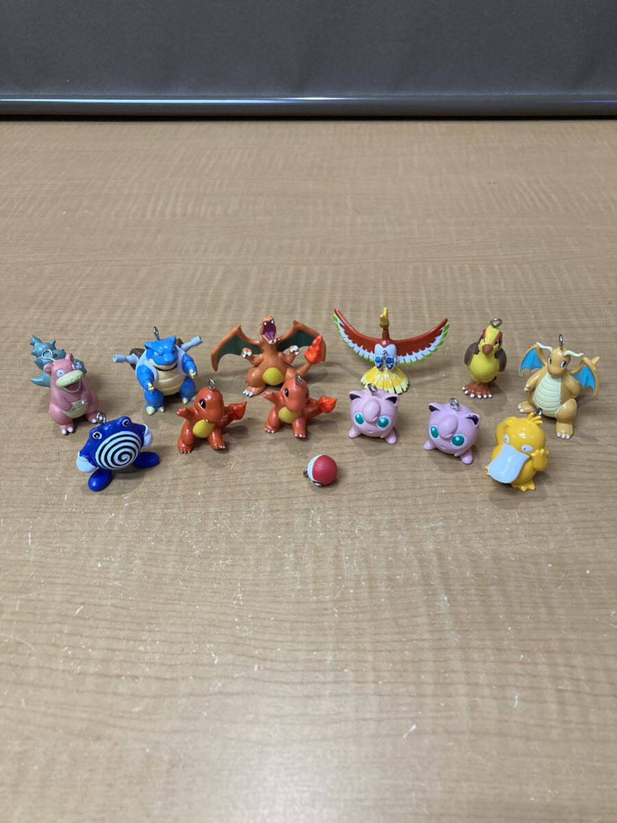 フィギュアキーホルダー ピカチュウ ポケモンワールドチャンピオンシップス2023 - メルカリ