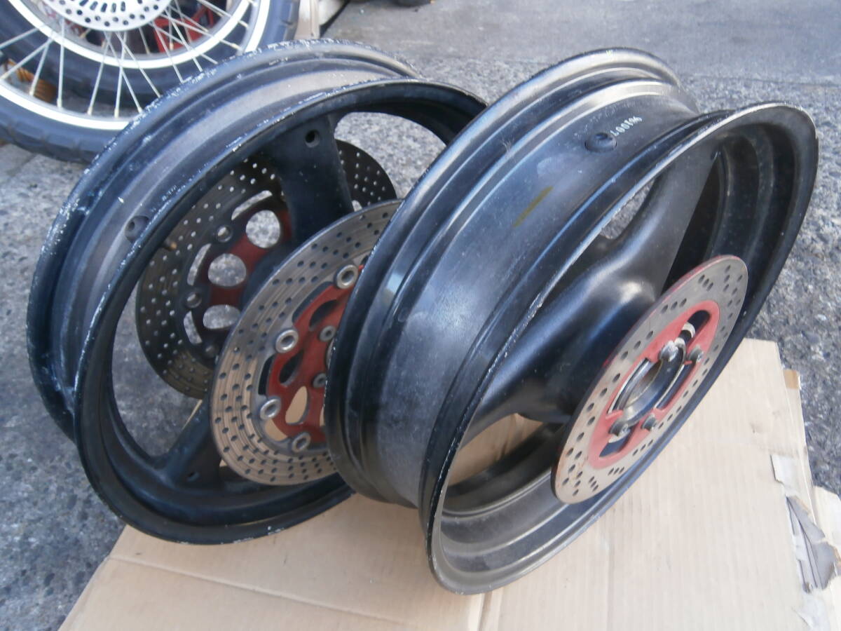 スズキ バンディット400 フロントホイール 赤 AJE 純正 中古
