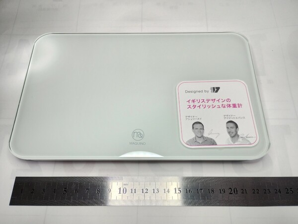 中古 体重計 スタイリッシュな体重計 リサイクルショップ購入品 傷 汚れあり 体重数値多少誤差あり MAQUINO