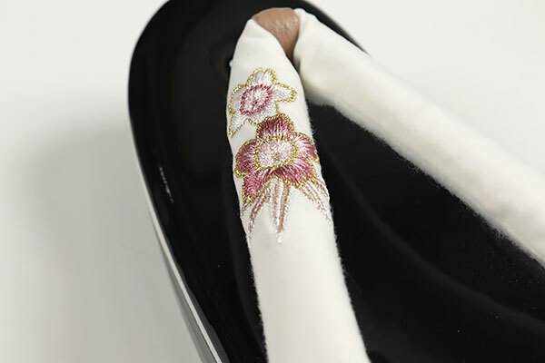 和遊館 sa3157 桜刺繍 高級 草履 白 黒 24cm シンプル 大人 上品 和遊館 sa3157 桜刺繍 高級 草履 白 黒 24cm シンプル 大人 上品