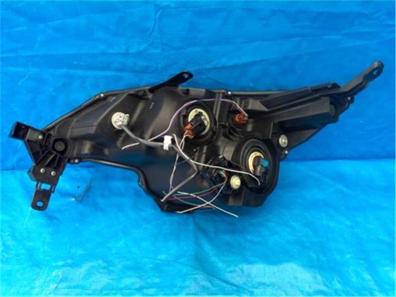 トヨタ 純正 スペイド 《 NCP141 》 右ヘッドライト P70300-24007230 トヨタ 純正 スペイド 《 NCP141 》 右ヘッドライト P70300-24007230