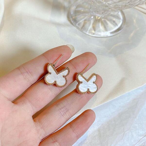 N0291 四つ葉のピアス レディース 大人気 アレルギー対応
