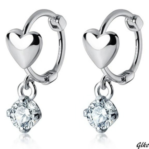【知的でクラシカルな印象を与えるデザイン】フープピアス ハートモチーフ 金属アレルギー ジルコニア CZダイヤ純銀製 シンプル