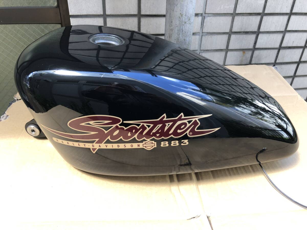 スポーツスター 〜03純正タンク 1999年取り外し 黒 XL883 1200 スポーツスター 〜03純正タンク 1999年取り外し 黒 XL883 1200