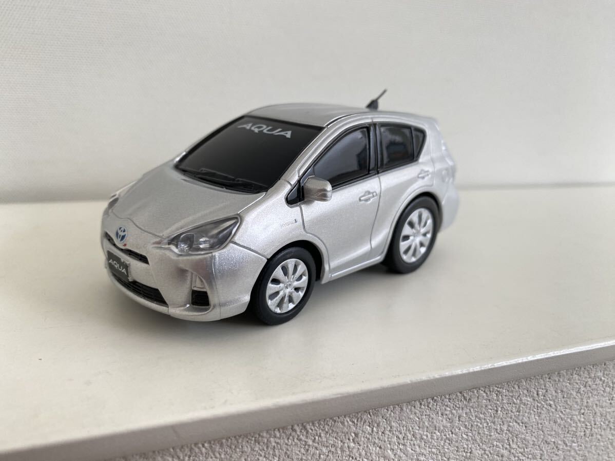 Amazon | 込みミニカー 新型 アクア ミニカー 1/30