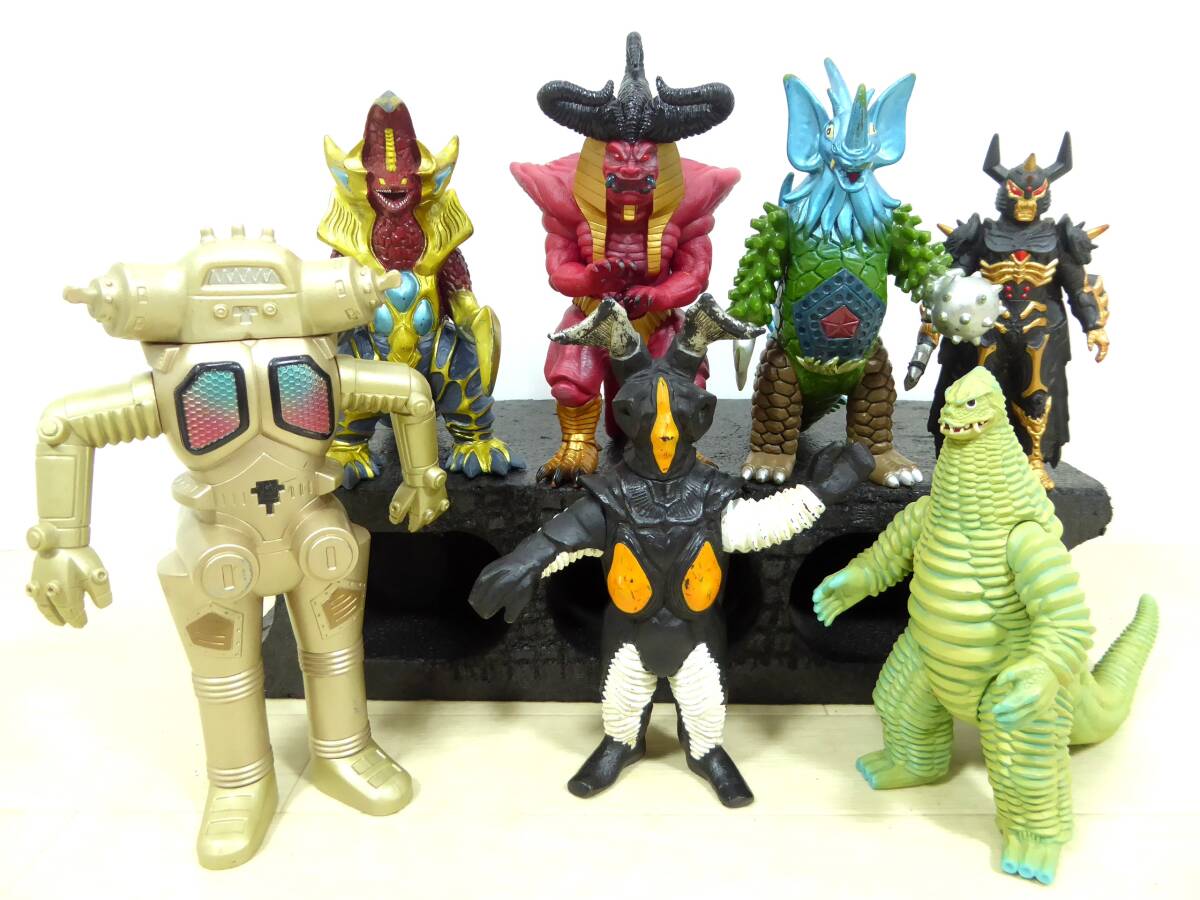 ウルトラマン 怪獣ソフビ まとめ売り 35体 単品購入も可能