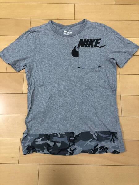 送料込 NIKE ナイキ Tシャツ 半袖 カットソー サイズM グレー メンズ トップス