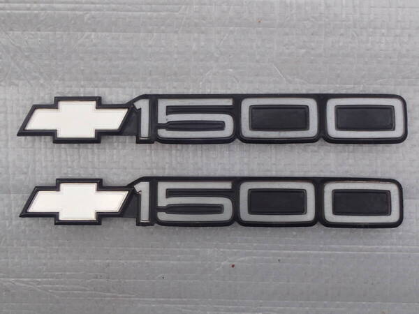 中古品】◆サバーバン◆97y◆サイドモール用◆エンブレム★左右◆4WD◆AT◆ボーテック◆動作OK◆①