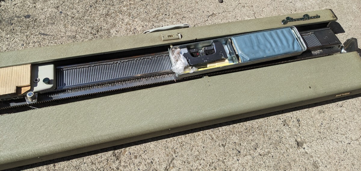 SILVER-REED シルバーリード 編み機 ハンズ SK-150のお買い取りをさせて頂きました。 | 出張買取なら錬金堂
